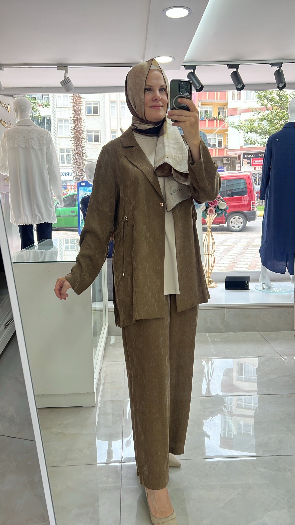 Ghisa Kupra İpek Takım