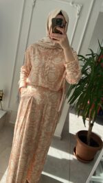 Terzi dükkanı. İpek takım